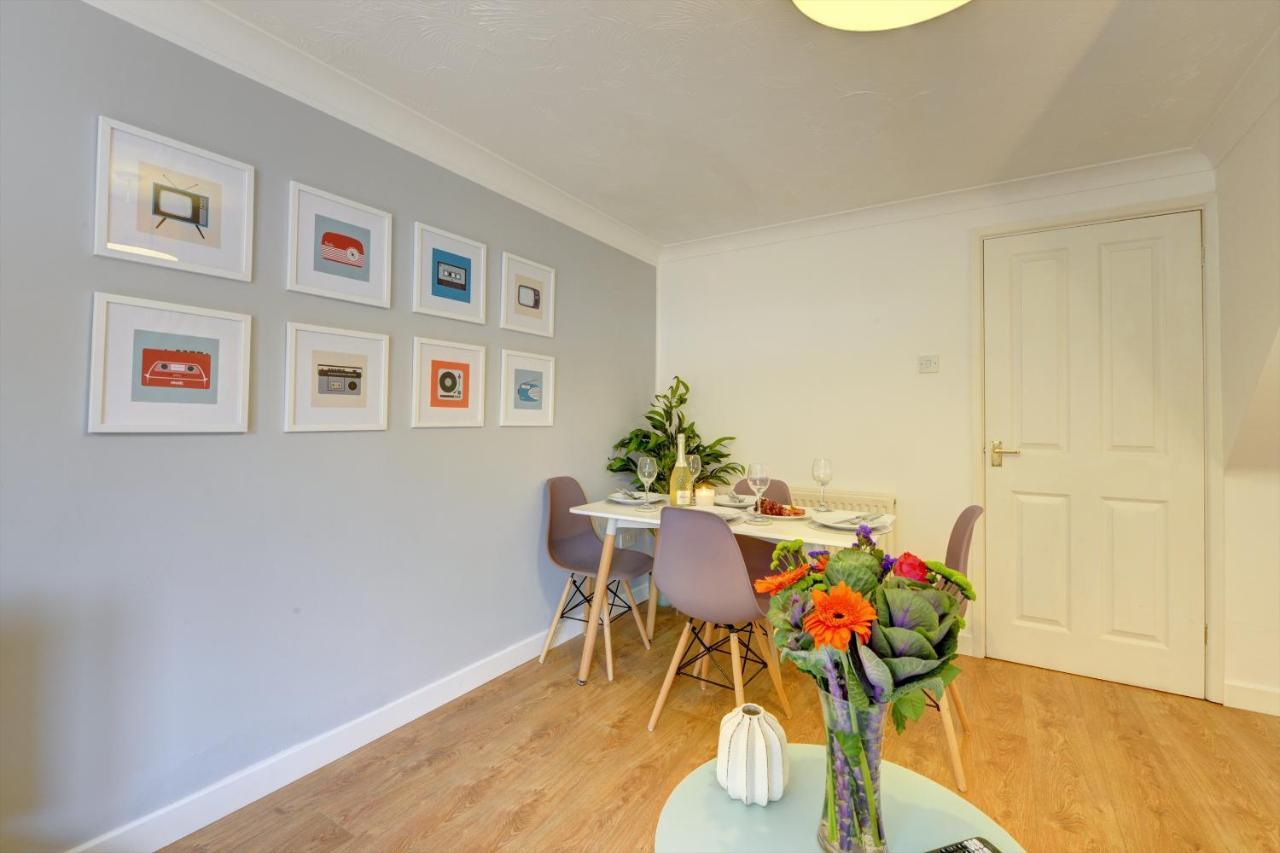 Modern 2 Bed House Sleeps 6 Southam Town Centre - Inspire Homes Ltd エクステリア 写真