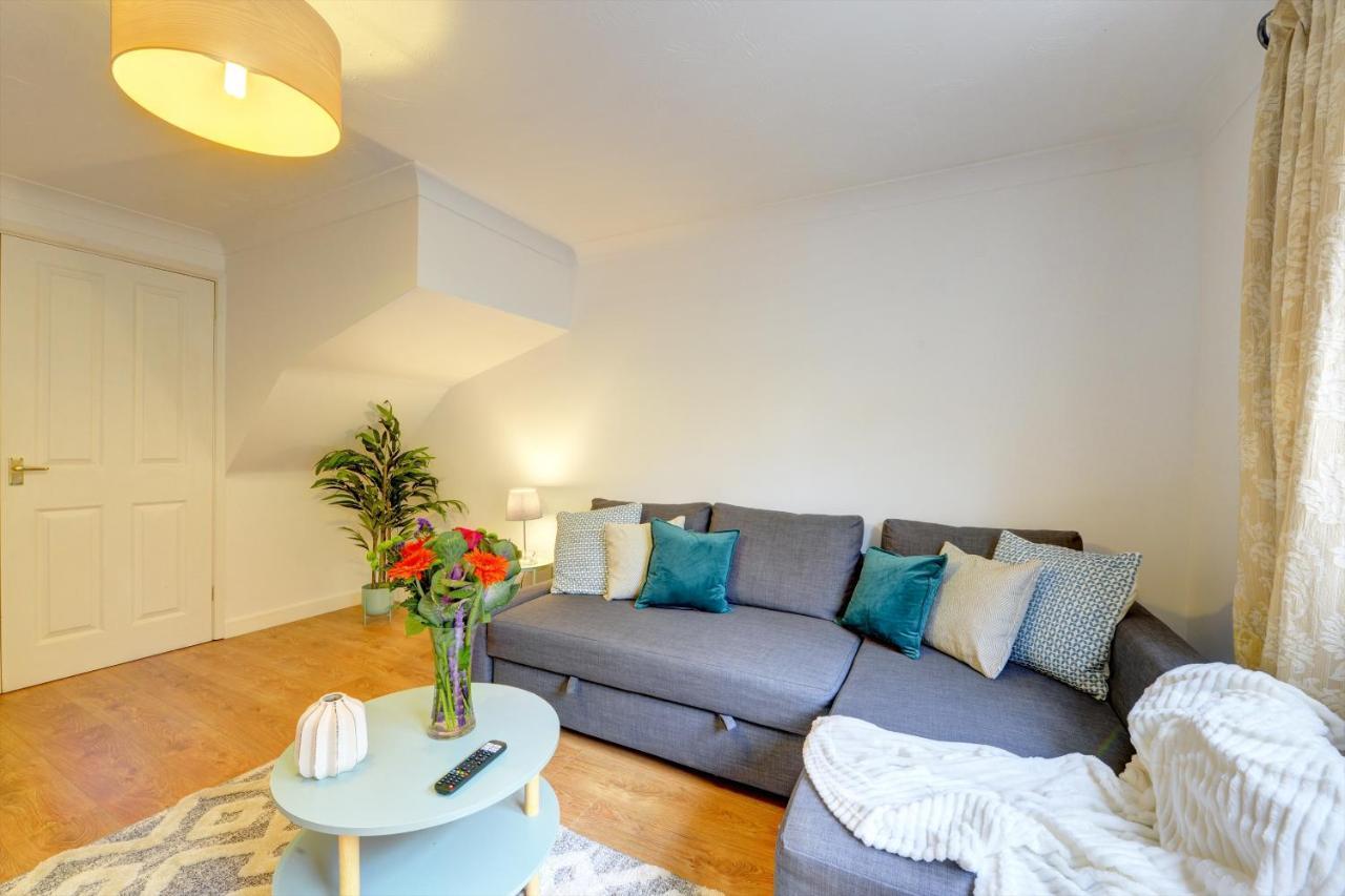 Modern 2 Bed House Sleeps 6 Southam Town Centre - Inspire Homes Ltd エクステリア 写真