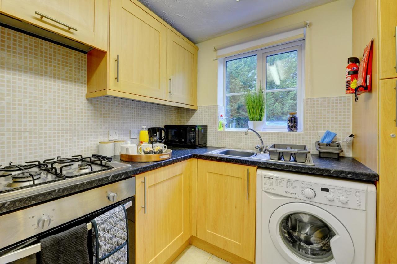 Modern 2 Bed House Sleeps 6 Southam Town Centre - Inspire Homes Ltd エクステリア 写真